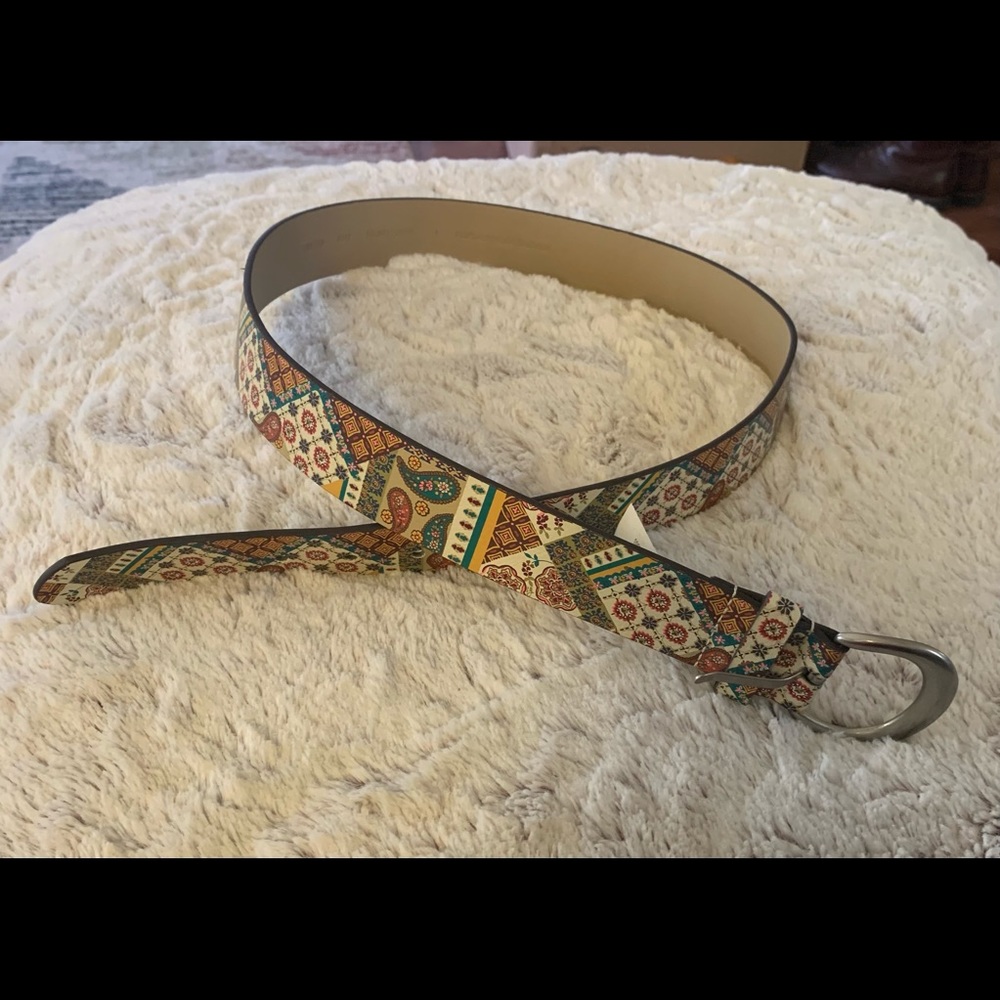 NWT Boho style Sz L paisley belt. Vegan leather, silver/Khaki/multi.